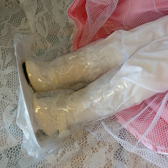 Vtg Regal Doll Collection Porcelain Collector Doll - Picture 6 of 8